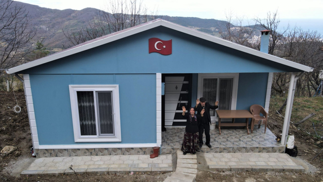 Selzede yaşlı çifte Cumhurbaşkanı Erdoğan'ın talimatıyla ev inşa edildi